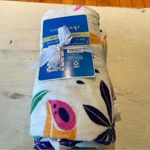 SUMMER Time Ready!🏝️NWT. Large print beach or bath towel